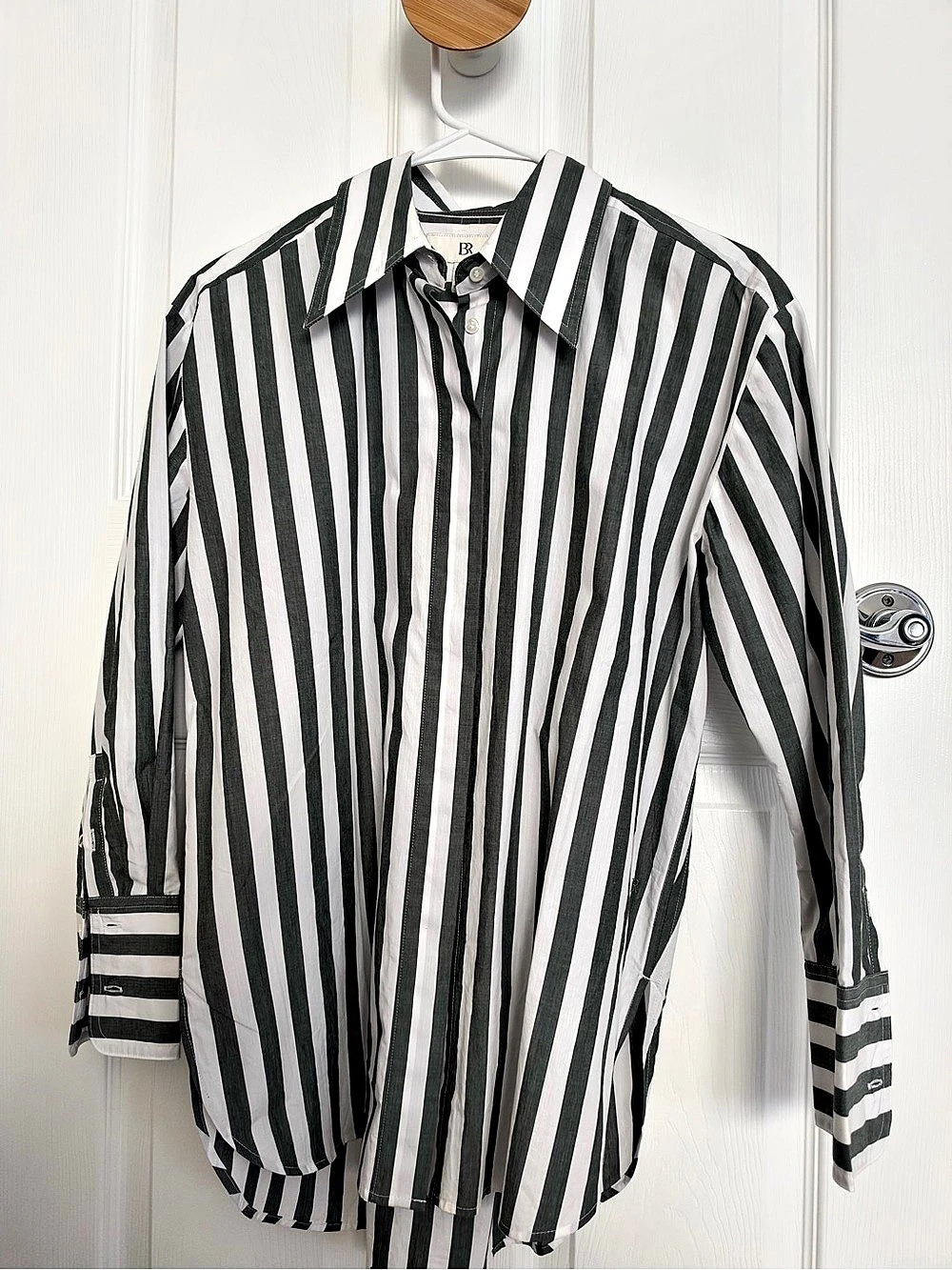 Banana Republic Striped Button Down in Gray & White XS Petit